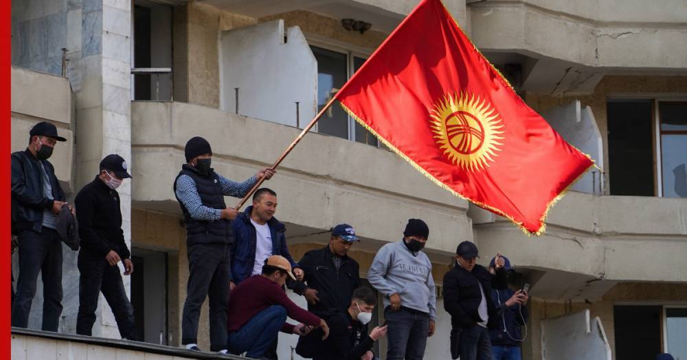 Революционные изменения: президент Киргизии все-таки ушел в отставку