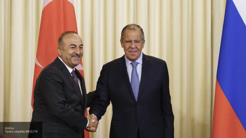 Лавров и Чавушоглу по телефону обсудили ситуацию в Ливии, САР и на Украине