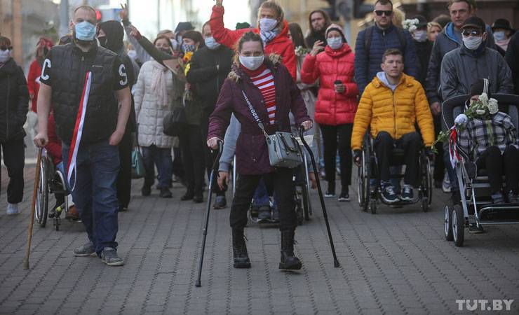 В Минске на акцию протеста вышлю люди с инвалидностью, минимум двое задержанных — фото, видео