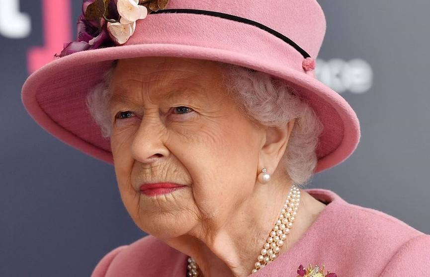 Королева Елизавета II впервые за долгое время вышла в свет