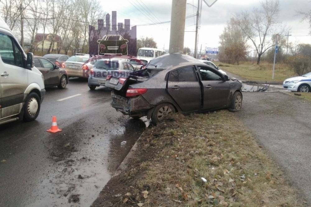 Две аварии со столбами поставили в жесткую пробку проспект Металлургов
