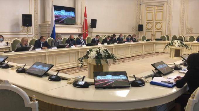 Комитет по законодательству одобрил обновленный законопроект об увеличении площади "наливаек"