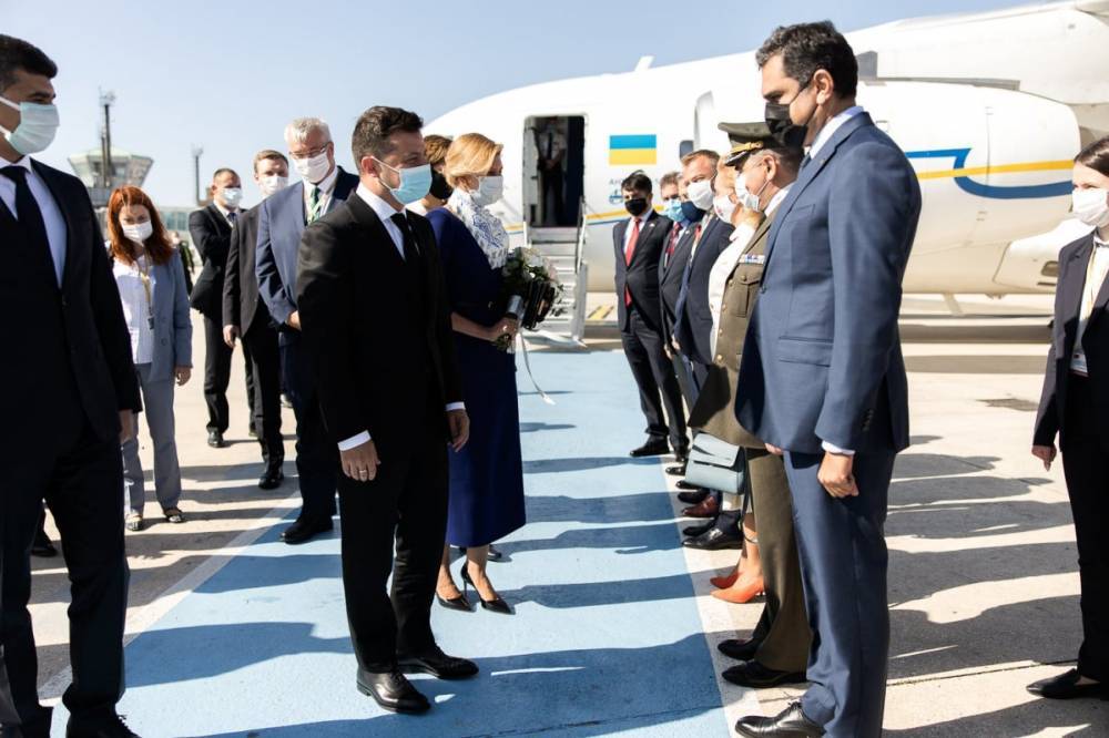 Зеленский вместе с супругой прибыл в Турцию с официальным визитом: фото встречи президента