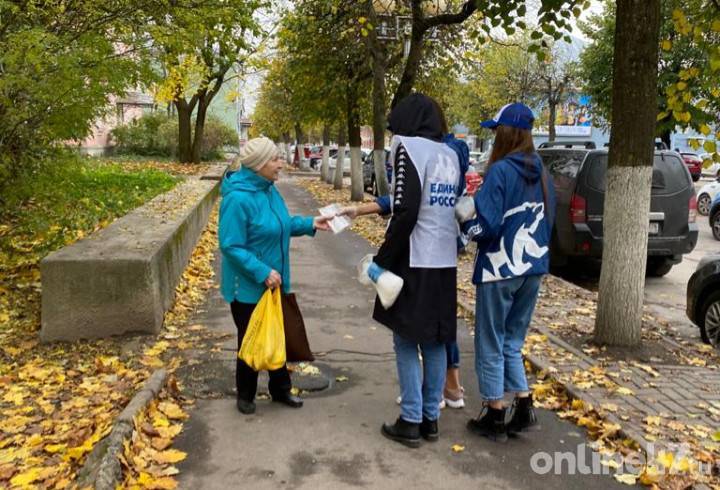 Забота о каждом и ответ COVID-19: как волонтеры бесплатно маски жителям Ленобласти раздают