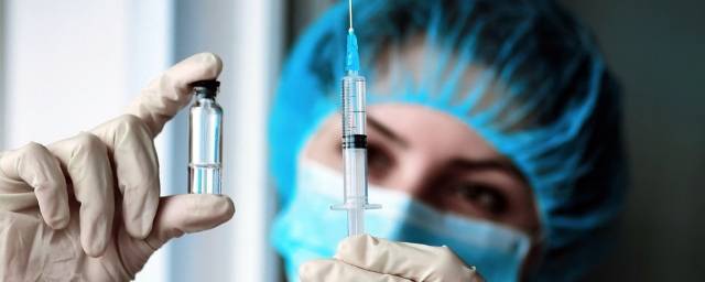 Два свердловских врача привились двухфазной вакциной «Спутник V»
