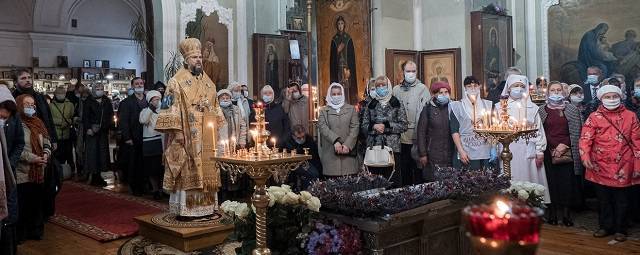 Мощи святой Анны Кашинской в Тверской области облачили в новую схиму
