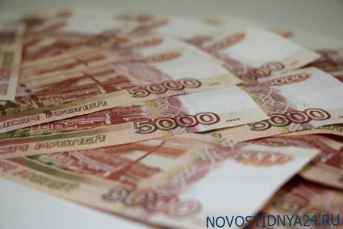 Россияне из-за пандемии потеряли почти триллион рублей зарплат