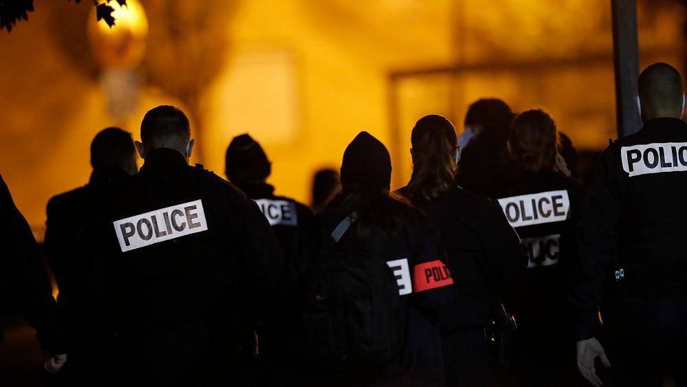 Четыре человека взяты под стражу после жестокого убийства учителя под Парижем