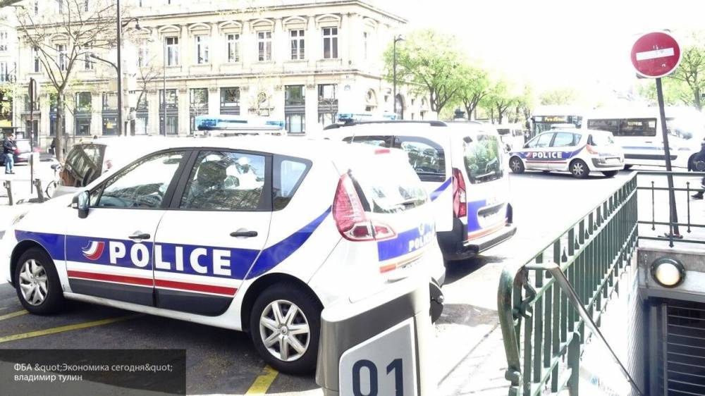 Полиция задержала семью обезглавившего учителя парижанина