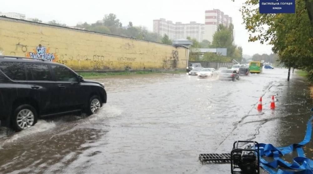 Ливень в столице подтопил более десяти улиц