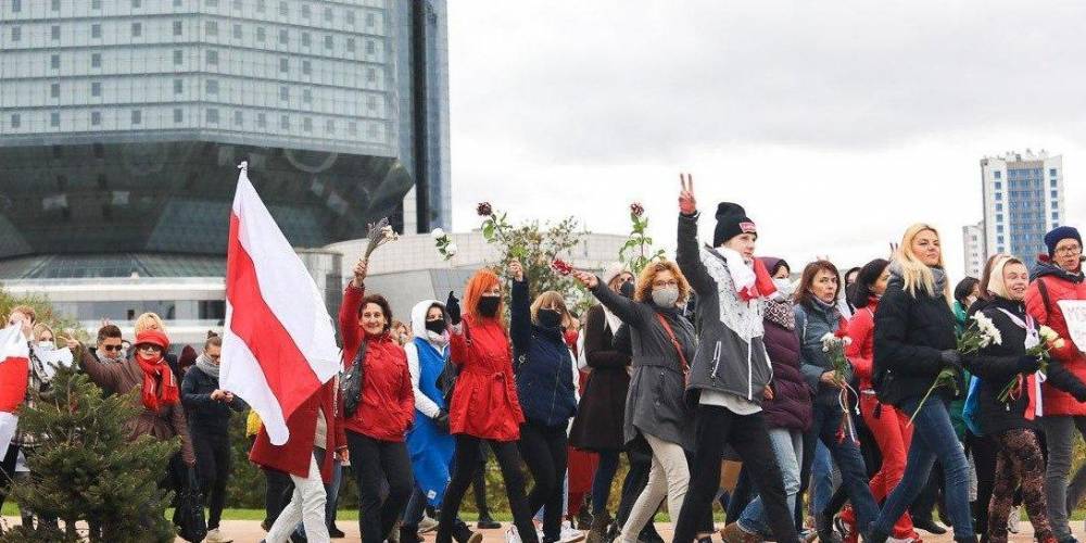 В Минске проходят марши женщин и студентов, начались задержания — фото, видео