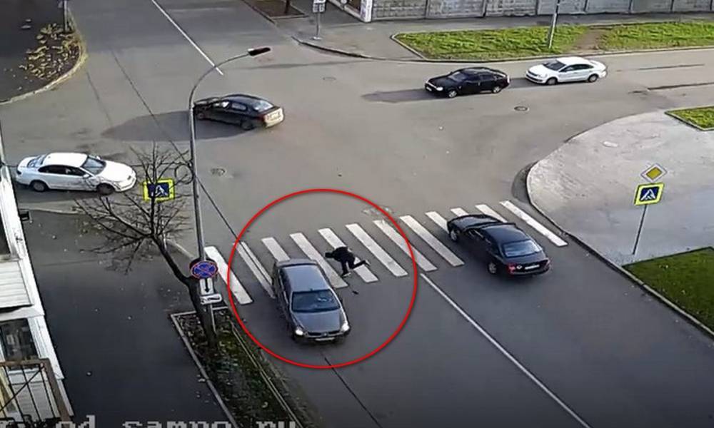 Машина на полном ходу сбила мужчину на пешеходном переходе в Петрозаводске