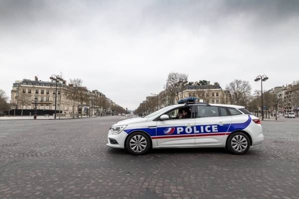 Прокуратура Франции заявила, что убийца учителя под Парижем родился в Москве