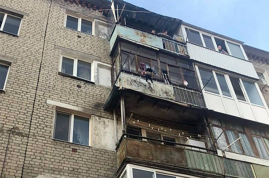 В Саратове мать выбросила двоих детей с четвёртого этажа (фото)