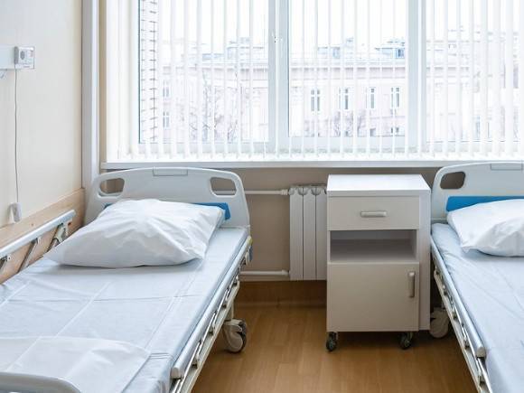Два пациента с пневмонией сбежали из больницы в Петербурге: одного уже нашли мертвым