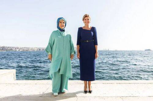 Встреча в Стамбуле: Елена Зеленская и жена Эрдогана запустили украиноязычный аудиогид в Долмабахче (ФОТО)