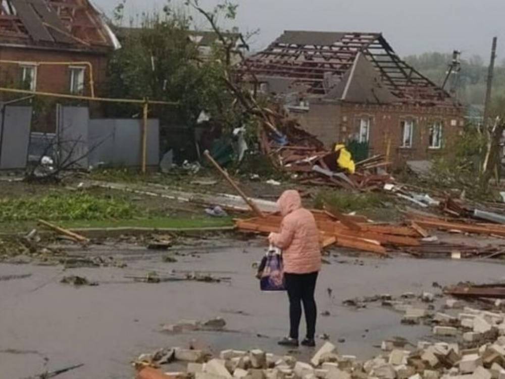 В Николаевской области сильный ливень и порывы ветра повредили школу и детсад