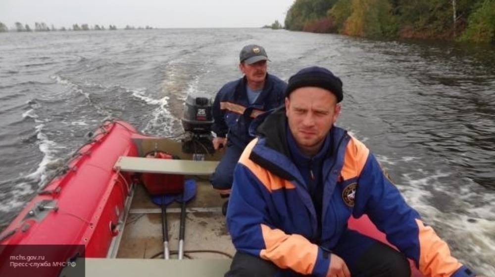 Пропавших в Хабаровском крае рыбаков продолжают искать сотрудники МЧС