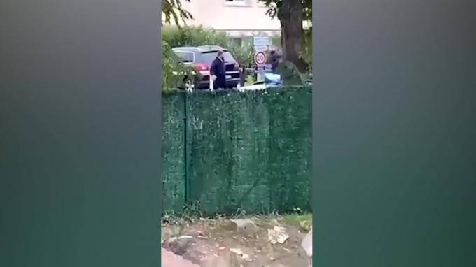 На видео попал момент убийства обезглавившего учителя во Франции чеченца