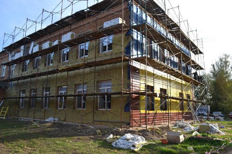 В Смоленской области во время учебного года ремонтируют школу