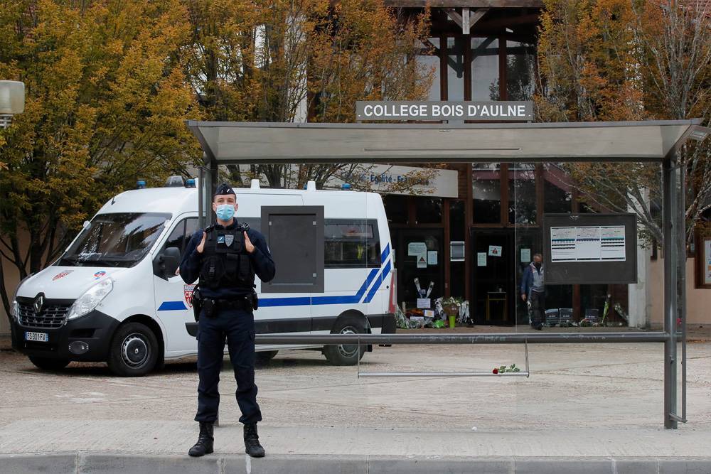 Во Франции задержали еще одного человека по делу об убийстве учителя