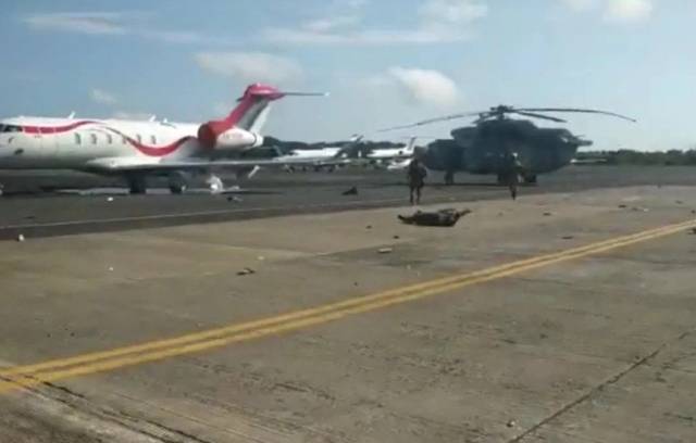 Вертолет Ми-17 ВМС Мексики совершил аварийную посадку, врезавшись в диспетчерскую вышку в аэропорту (ВИДЕО)