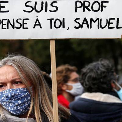 Национальная акция памяти по убитому учителю истории проходит в Париже
