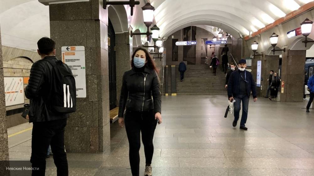 Кадры задержания пассажира без маски в метро Петербурга попали в Сеть