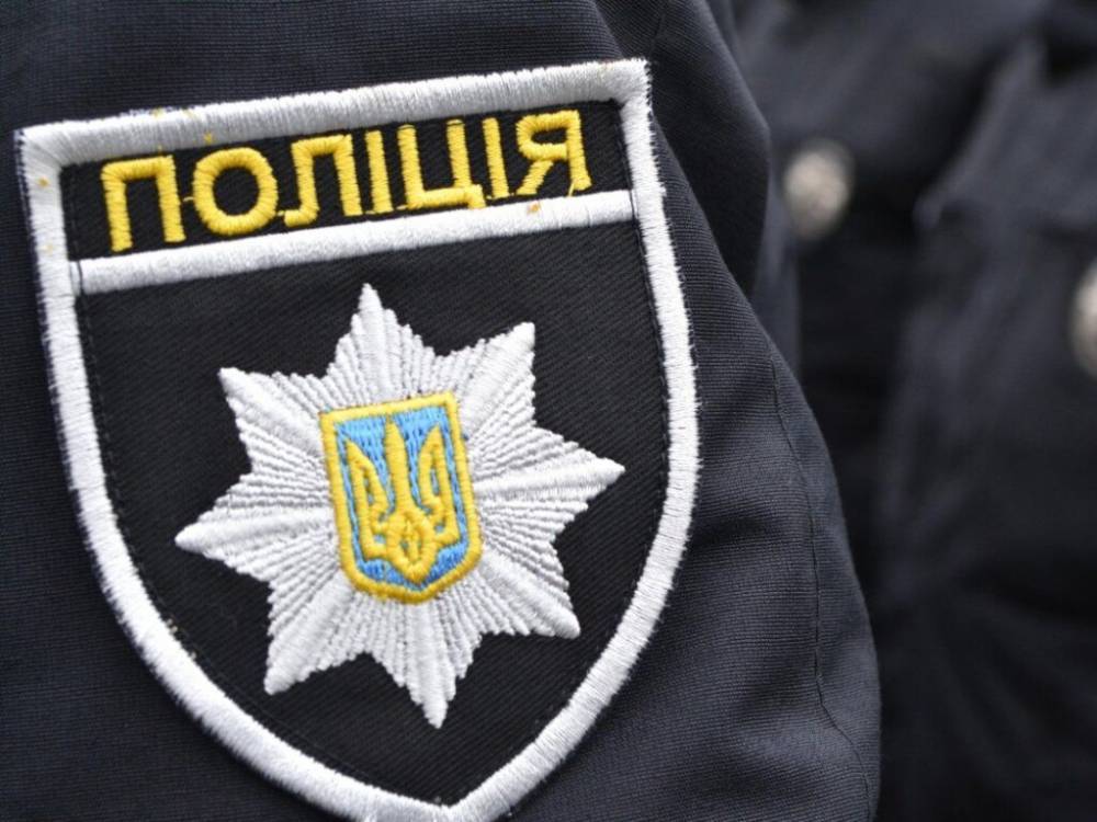В Харькове на подземной парковке мужчина крушил авто - полиция