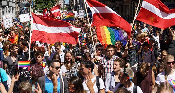 Более 11 тысяч жителей Латвии поддержали инициативу, под которой подписался Ринкевичс