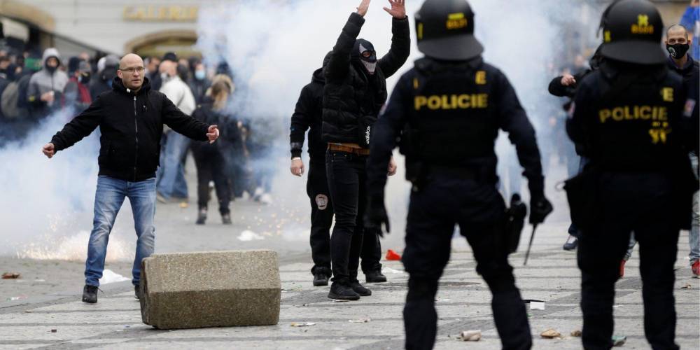 Протесты против ограничений из-за COVID-19 в Чехии: полиция задержала 150 человек