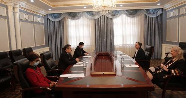 Музаффар Хусейнзода принял вновь назначенную главу Миссии МККК в Таджикистане
