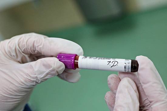 Ученые назвали наиболее устойчивую к коронавирусу группу крови