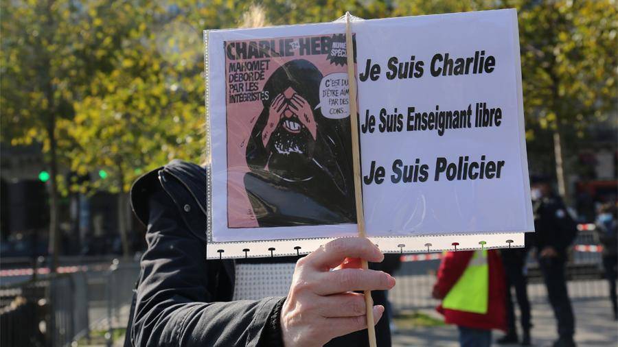 Книгу религиозных карикатур после убийства учителя издадут во Франции