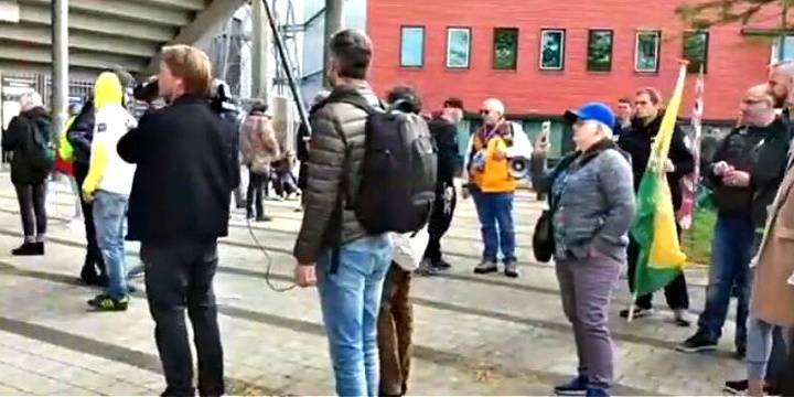 Голландские протестующие против коронавируса кричат: «Хайль Г*тлер»