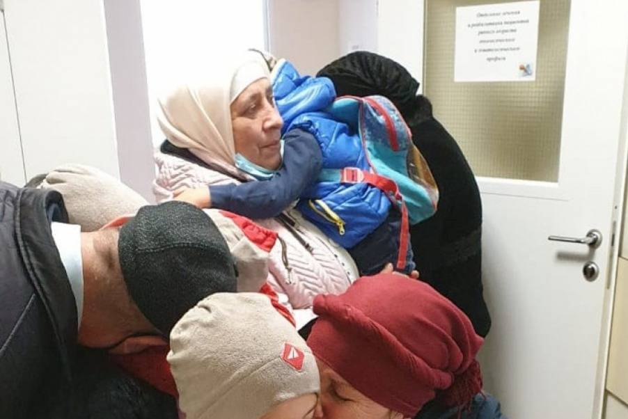 Семнадцать детей, возвращенных из Сирии, передали родственникам в Дагестане