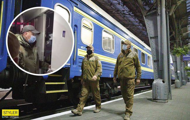 Двух девушек высадили из поезда Львов-Киев из-за пьяного дебоша