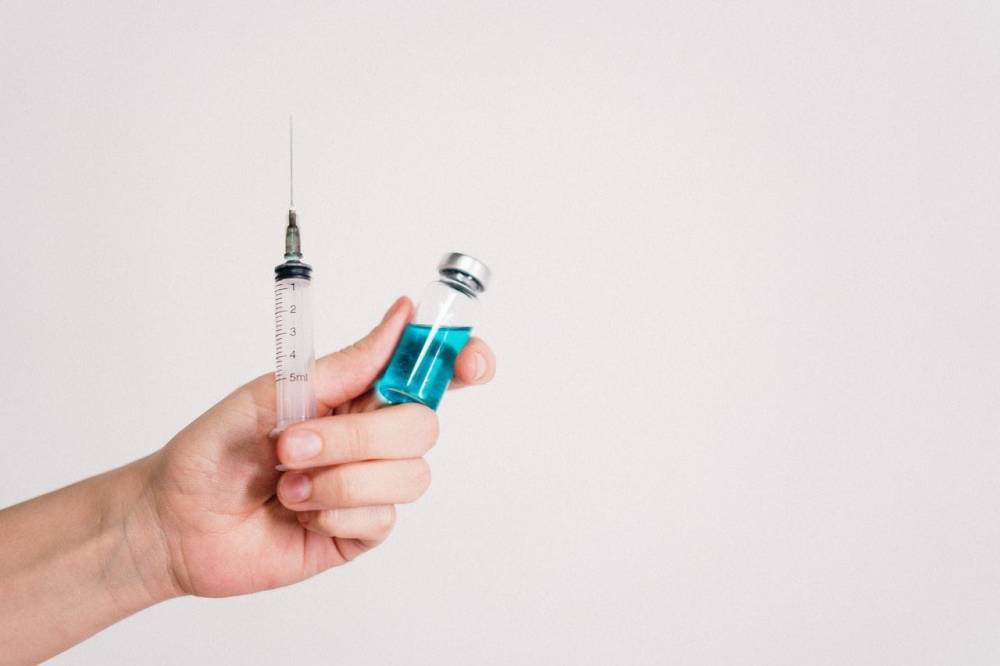 Украинцы могут стать "подопытными" для проверки европейской вакцины от коронавируса