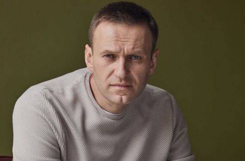 Навальный собирается судиться с Песковым