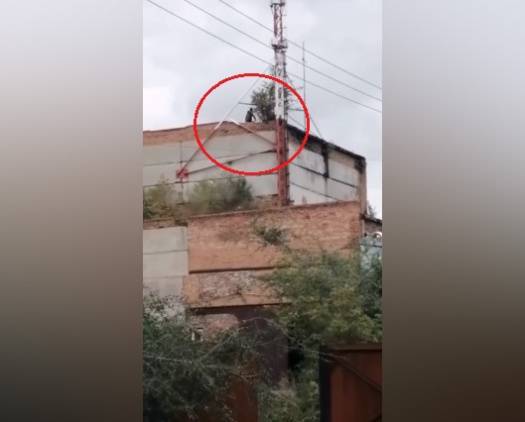 В Кузбассе опасные игры детей на крыше заброшенного здания сняли на видео