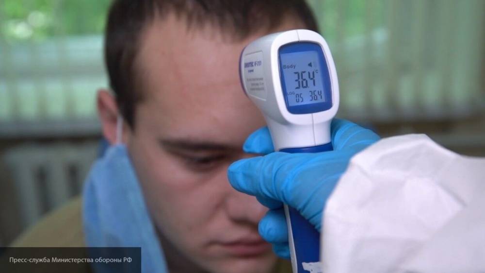 Число пациентов с коронавирусом в России выросло на 9412 человек