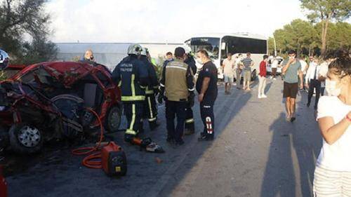 Микроавтобус с российскими туристами попал в ДТП в турецкой Анталье