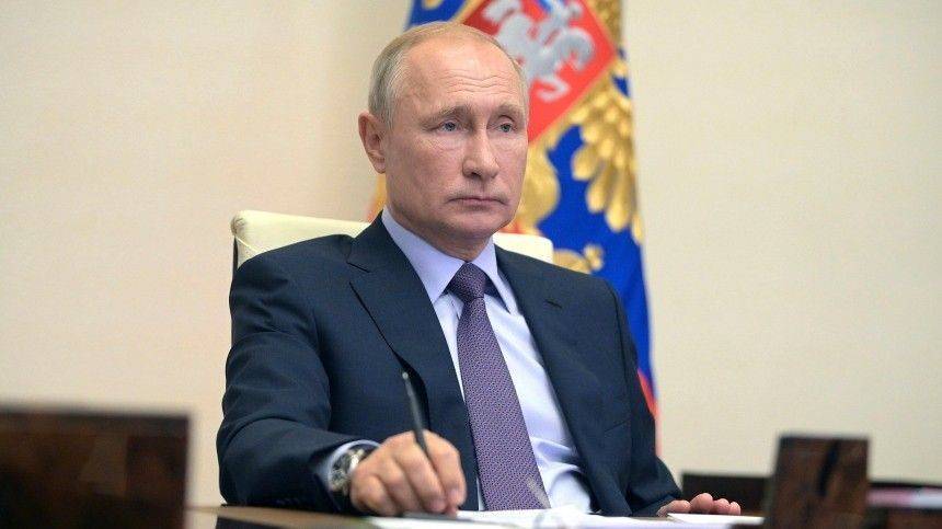 В Кремле пообещали рассказать, когда Путин сделает прививку от коронавируса