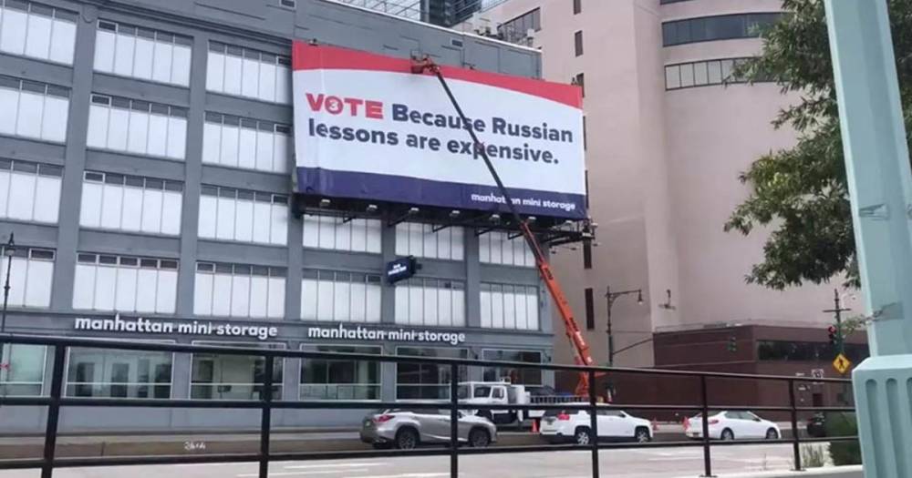 Американцы потребовали снять оскорбительный баннер о русском языке