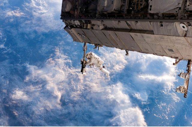Российский модуль МКС заполнят конфетти для поиска места утечки воздуха