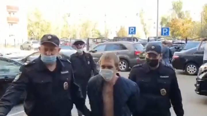 СК показал кадры с подозреваемым в убийстве директора московского приюта для животных