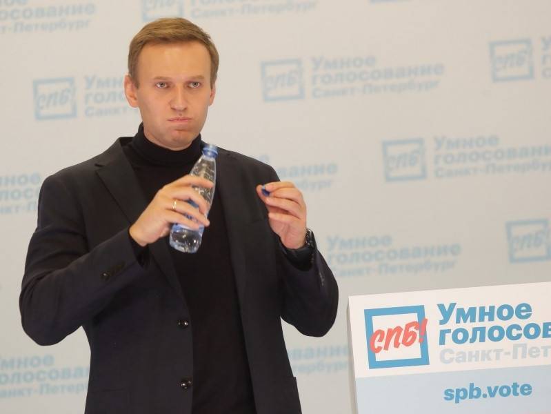 Мясников, Навальный и омский профсоюз медиков обменялись обвинениями