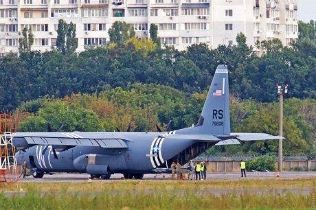 C-130J Super Hercules ВВС США совершил вынужденную посадку в Украине