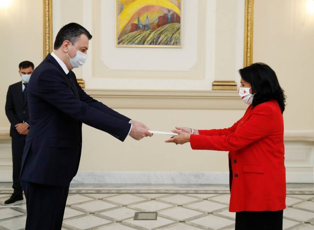 Послы Великобритании и Азербайджана вручили верительные грамоты президенту Грузии