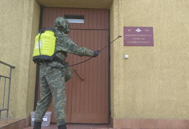 Больше 500 военнослужащих проводят дезинфекцию в частях Ленобласти